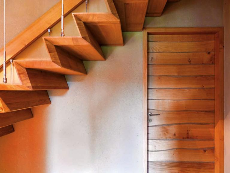 Das perfekte Zusammenspiel zwischen Lehmbaustoffen von CLAYTEC und Holz Das perfekte Zusammenspiel zwischen Lehmbaustoffen von CLAYTEC und Holz