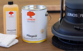 Für den Floorboy gibt es von Leinos abgestimmte Pflege- und Reinigungsprodukte für den Holzboden