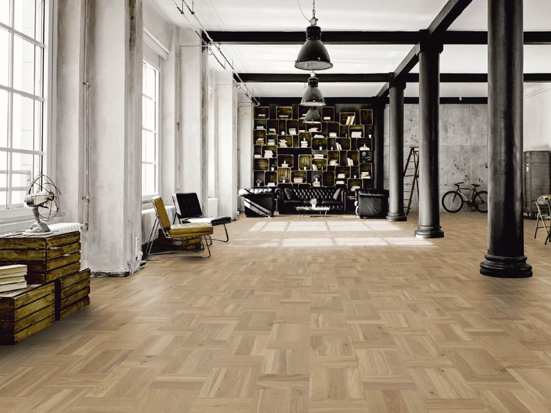 Loft mit elegantem Parkett in Flechtboden-Design von Berg & Berg